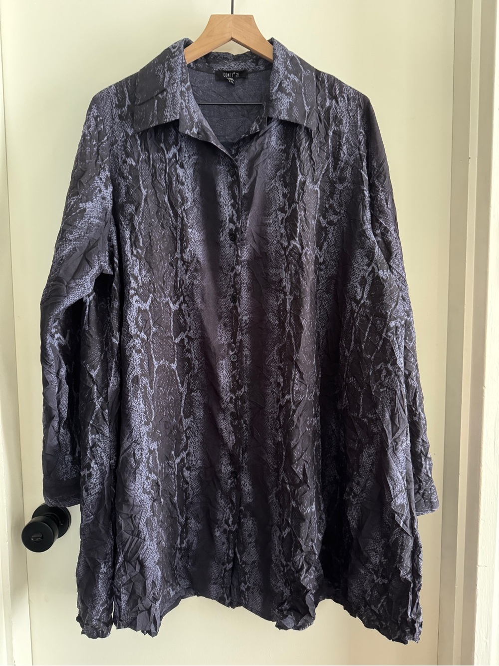 Comfy USA crinkle snakeskin print button-down a-line oversized shirt 1x